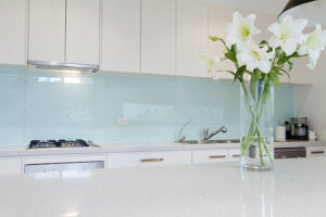 How to Choose the Right Glass Backsplash for Your Kitchen or Bathroom